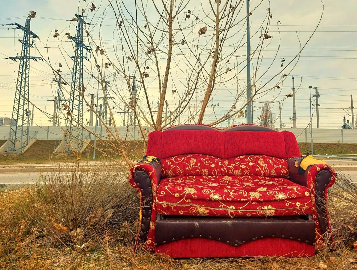 sofa auf der straße